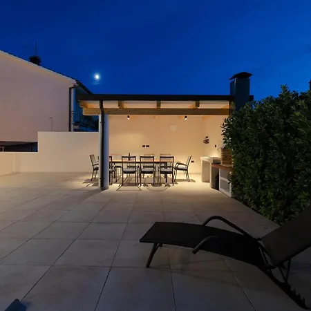 Nimi Villa Pula