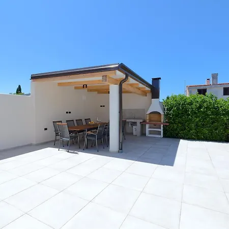 Nimi Villa