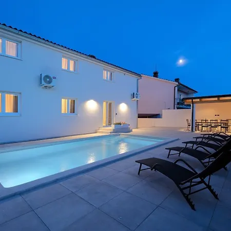 Nimi Villa Póla