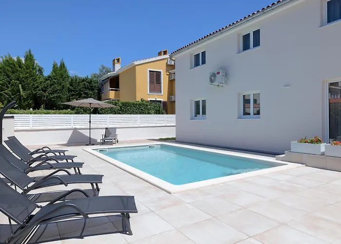 Nimi Villa *