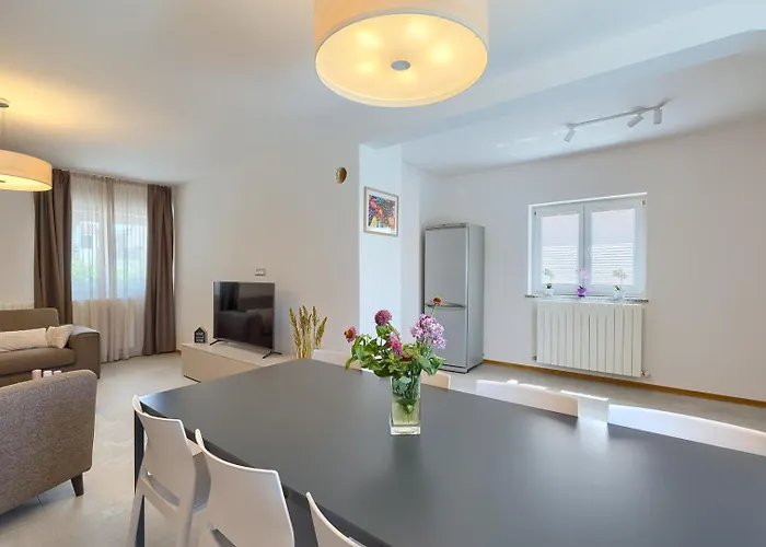 Nimi Villa